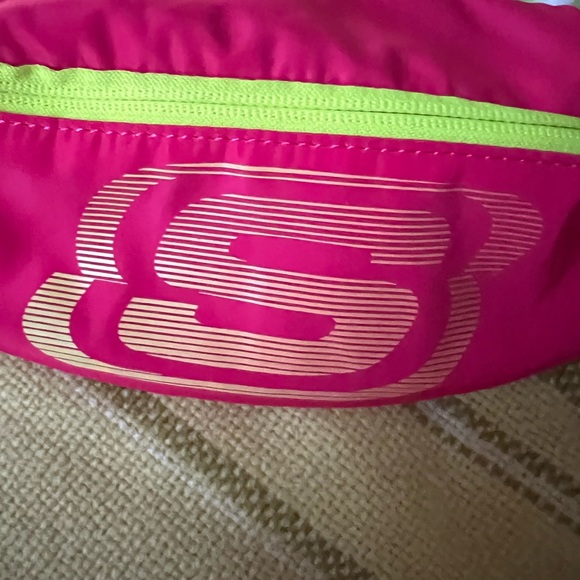 NWOT Sketchers neon pink and neon Fanny pack.  Inner pocket. - Picture 2 of 7